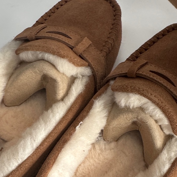 UGG Tan Suede Moccasin Loafer/Slipper woman size-8 NWT - Picture 14 of 16